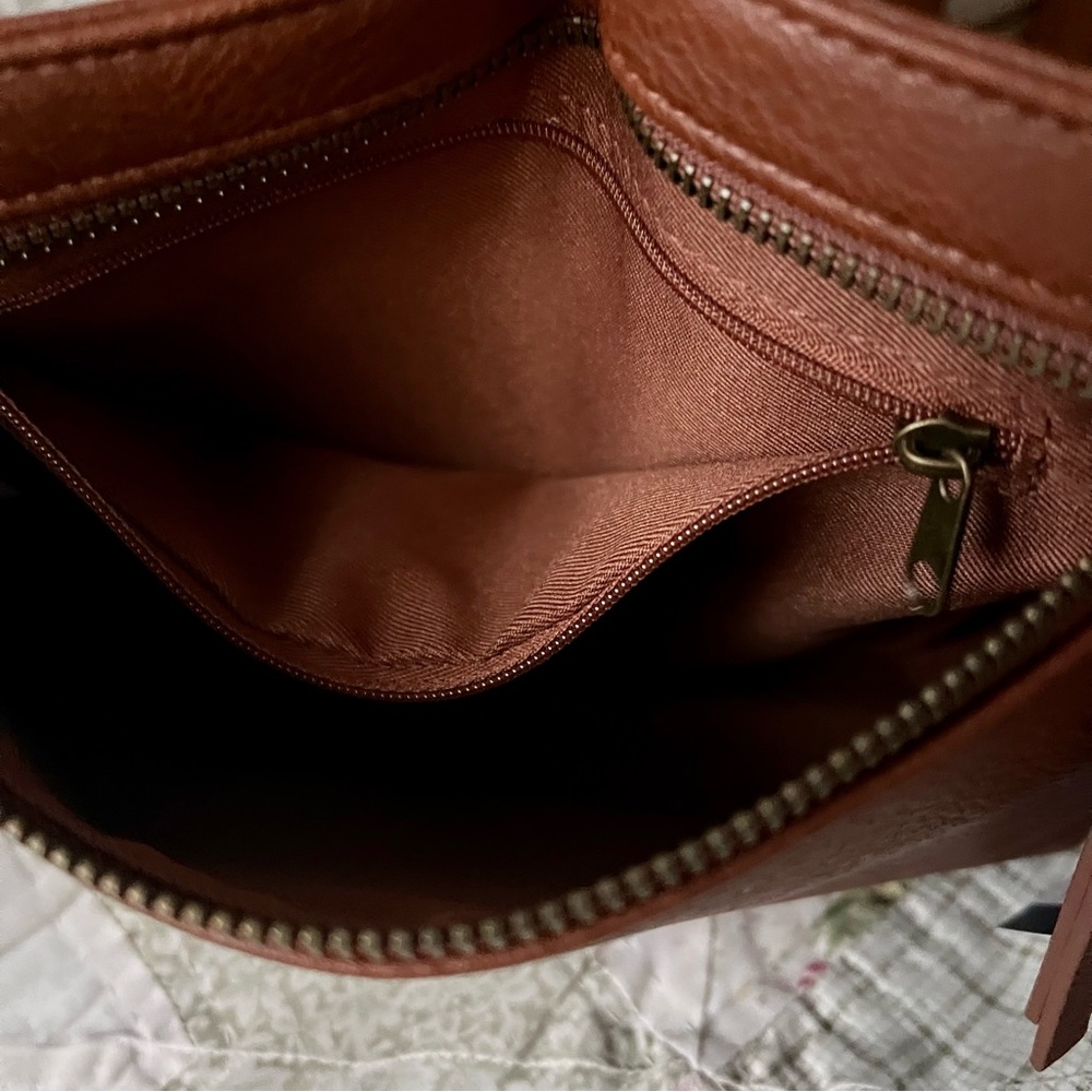Universal Thread Crossbody Bag. - Picture 2 of 2